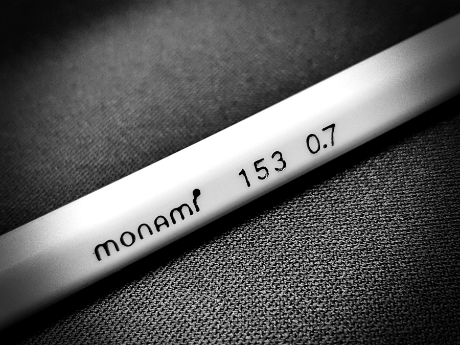  모나미 볼펜 0.7
