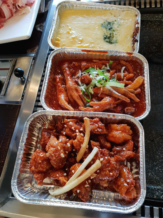 韓國弘大超便宜烤肉五花肉吃到飽 只要台幣xxx元 小菜無限續 必吃必去花豬畫廊flowerpig Gallery 꽃돼지갤러리