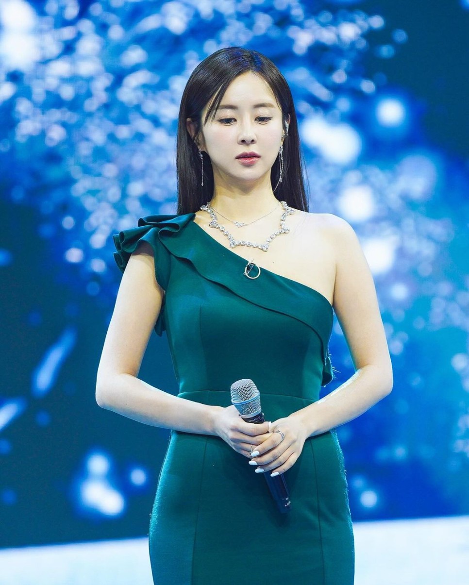  가수 은가은이 TV 조선 ‘ 화요일은 밤이 좋아 ’ 방송에서 목소리만으로 시청자들에게 먹먹함을 선사하는 레전드 무대를 선사했다.