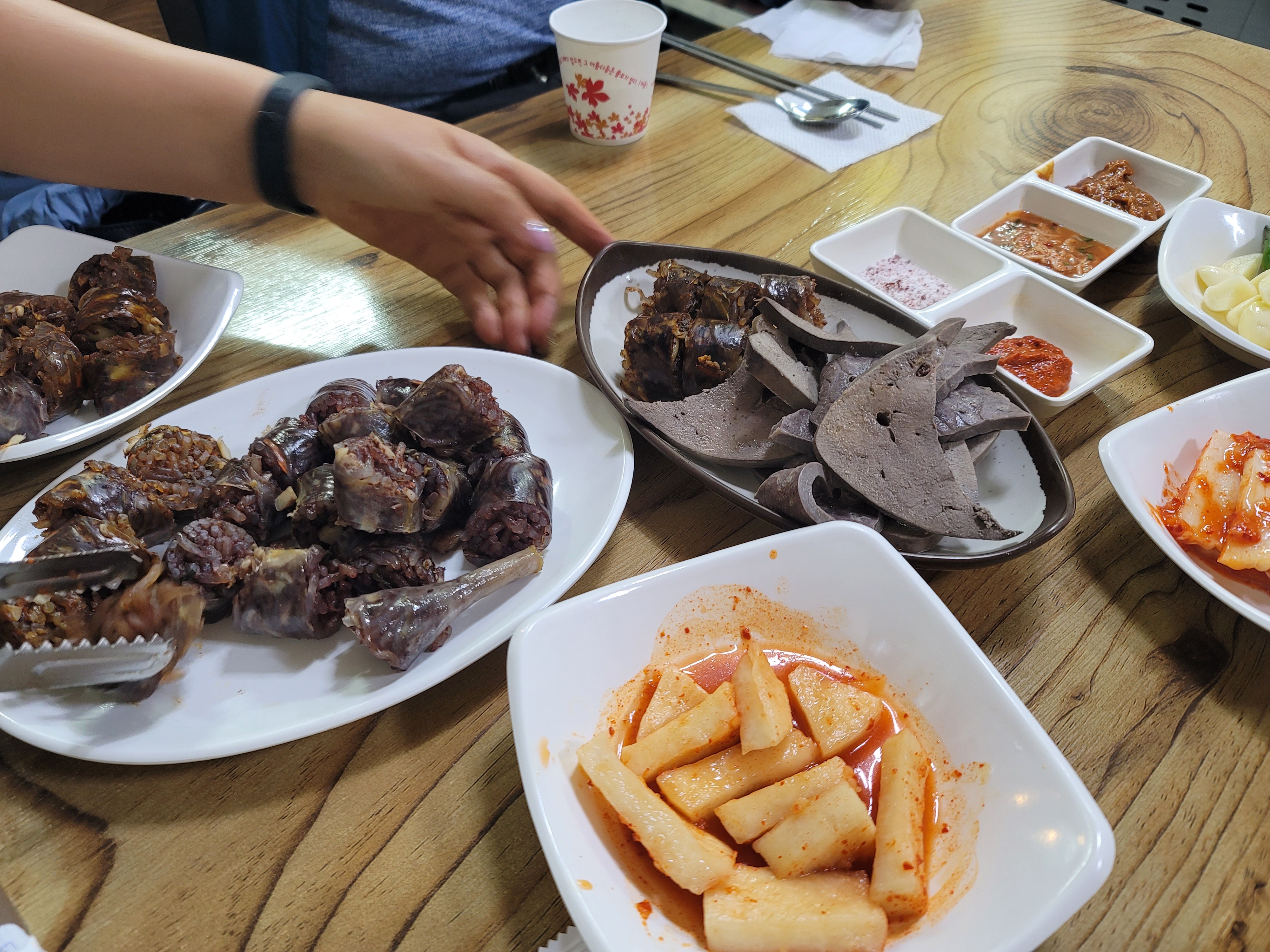 단양구경시장 먹거리&amp;#44; 흑마늘 닭강정과 마늘순대&amp;#44; 통마늘순대국 (구경시장 주차팁)