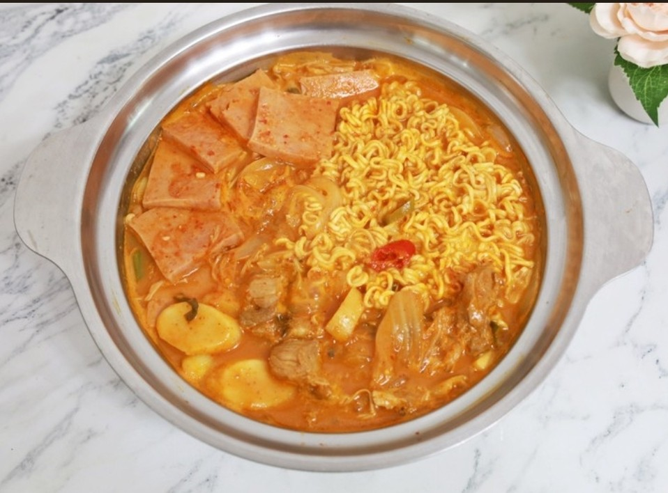  시판 사골 육수로 만드는 부대찌개 황금레시피 공개