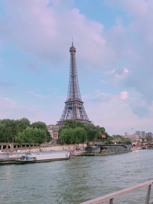 프랑스-파리-에펠탑-에티켓