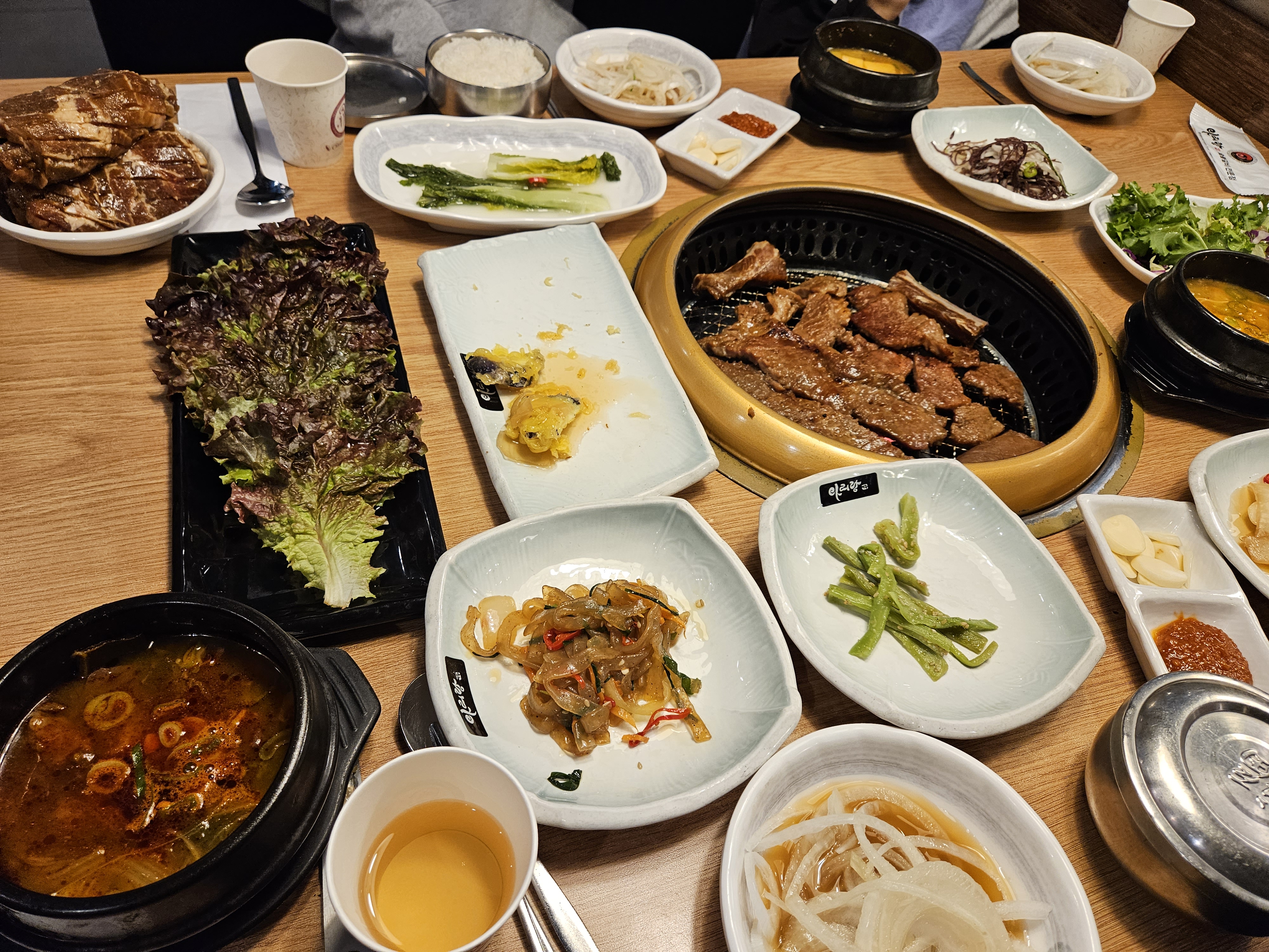 충주돼지갈비 충주고기구워주는식당 충주아리랑식당충주아리랑식당 충주아리랑숯불갈비전문점 아리랑숯불갈비전문점 Charcoal-grilled GalbiCharcoal-grilled Galbi スップルガルビスップルガルビ 炭烤牛排骨炭烤牛排骨 lửa than củi gọnglửa than củi gọng 충주맛집 충주고깃집 충주 시청근처 맛집