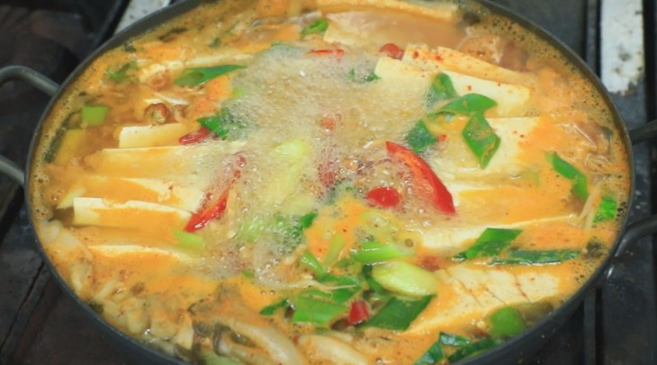 두부전골-찌개가-끓고있다