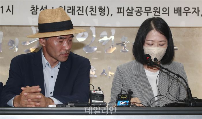  '北피살 공무원 사건' 2030 뿔났다.."'북한 눈치보기 대통령' 문재인" "김정은이 상왕"