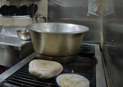 팔팔 끓는 솥