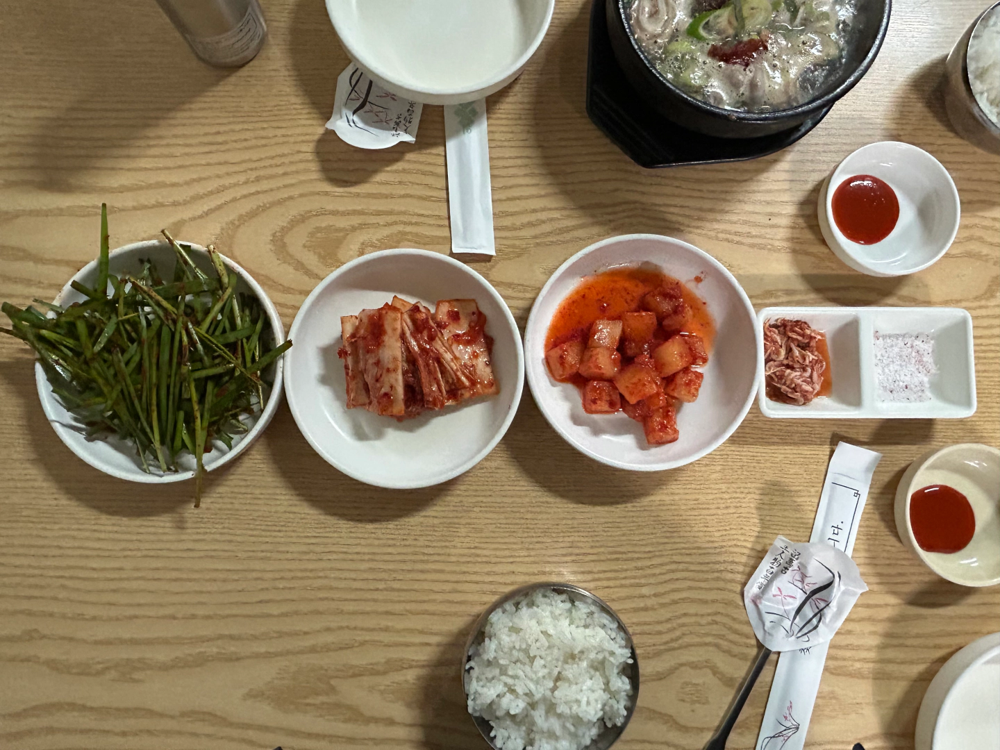 밑반찬을 보여주는 이미지