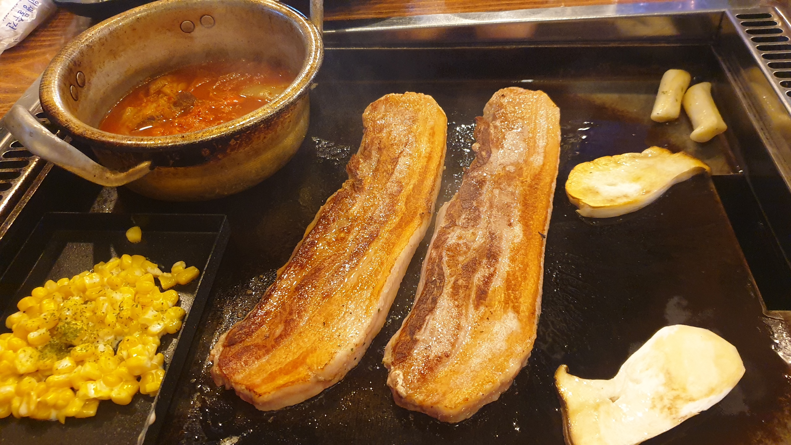  이 정도는 돼야 한국식이지, 가성비 좋은 삼겹살세트 오가네