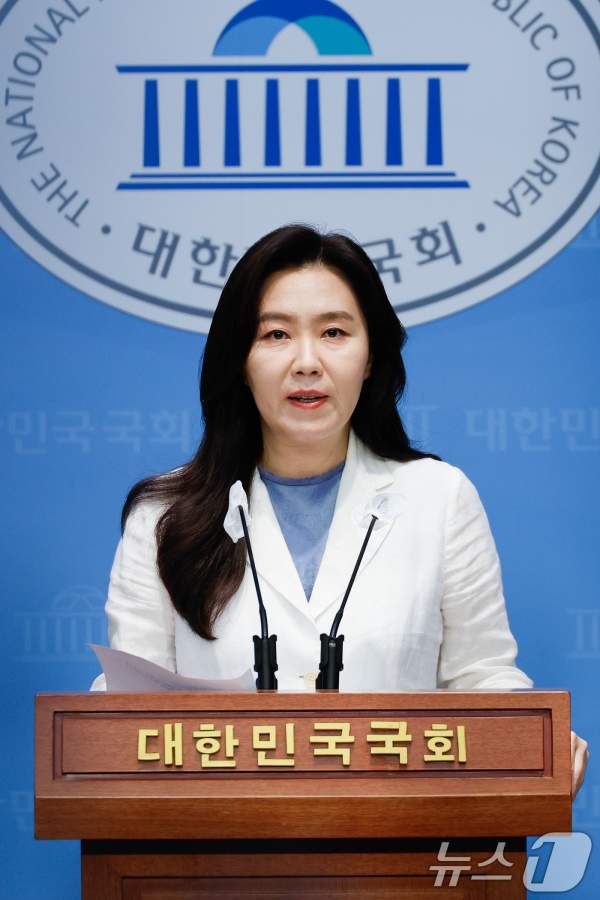 강유정 국회의원 프로필