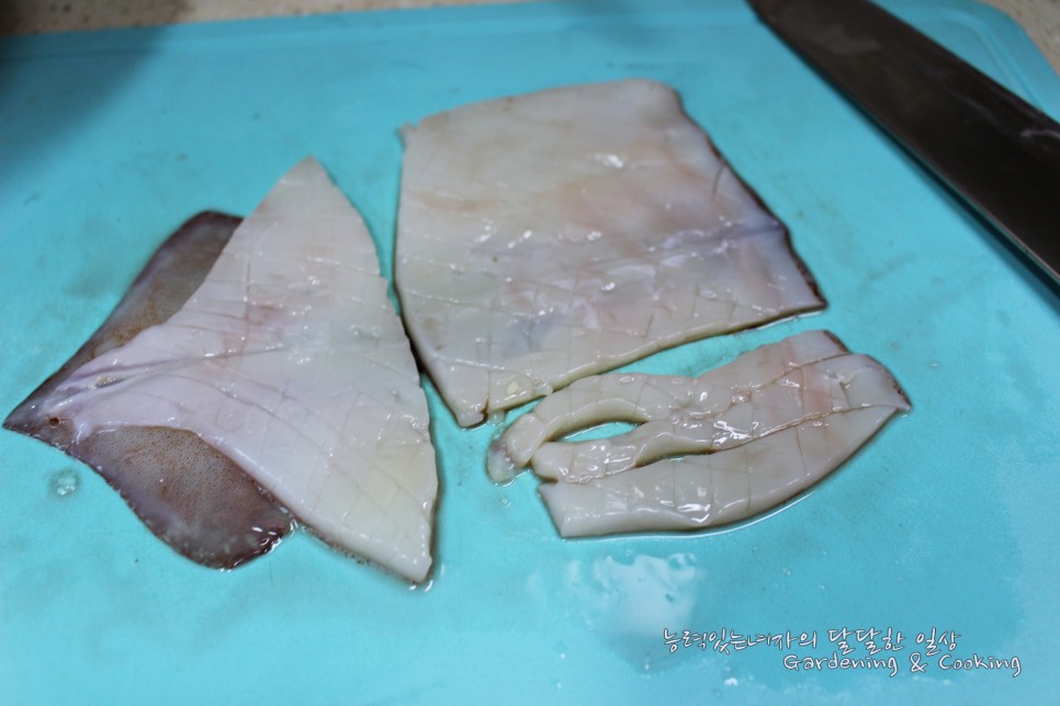 법. 국물까지 싹 떠먹게 돼.♬맛있게 매운 오징어볶음 만들기 6