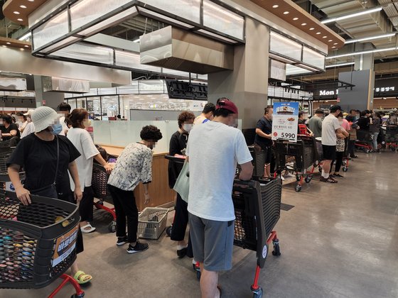  '통큰치킨'때 난리였는데..치킨집들 '당당치킨'엔 뜻밖 반응, 왜