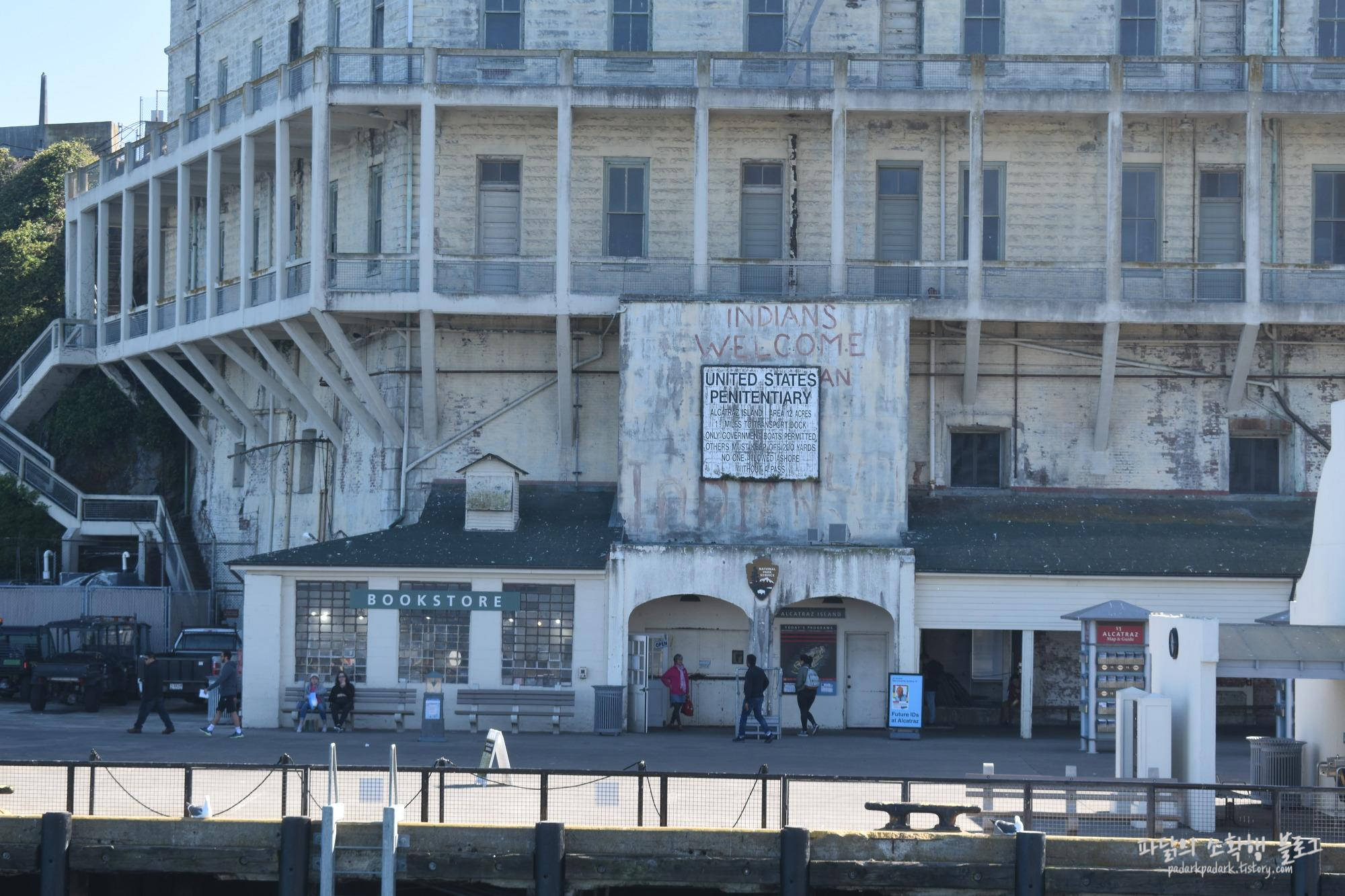 alcatraz island bookstore