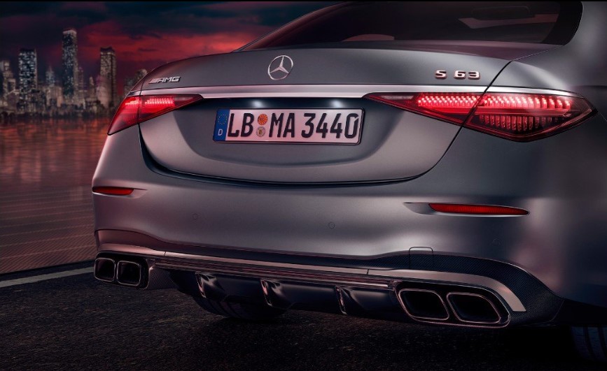 amg-s63-e-퍼포먼스-후면