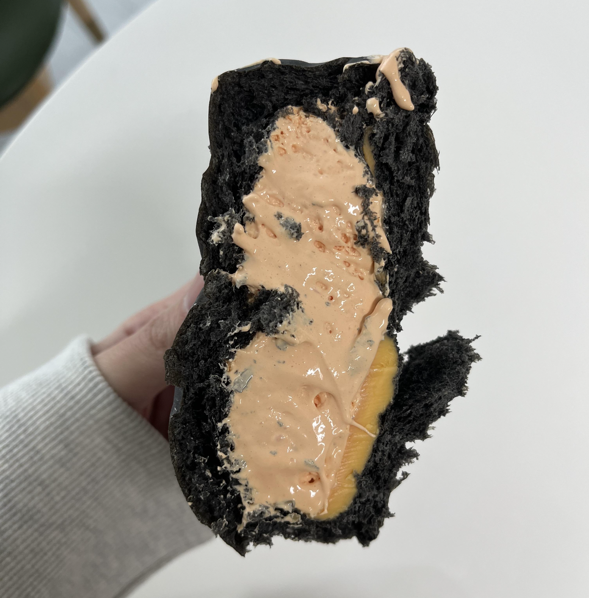  '연세우유 황치즈생크림빵' 먹어 본 후기
