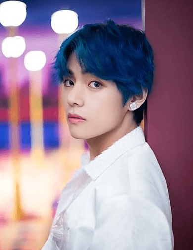 BTS member V's blue hair color and white jacket