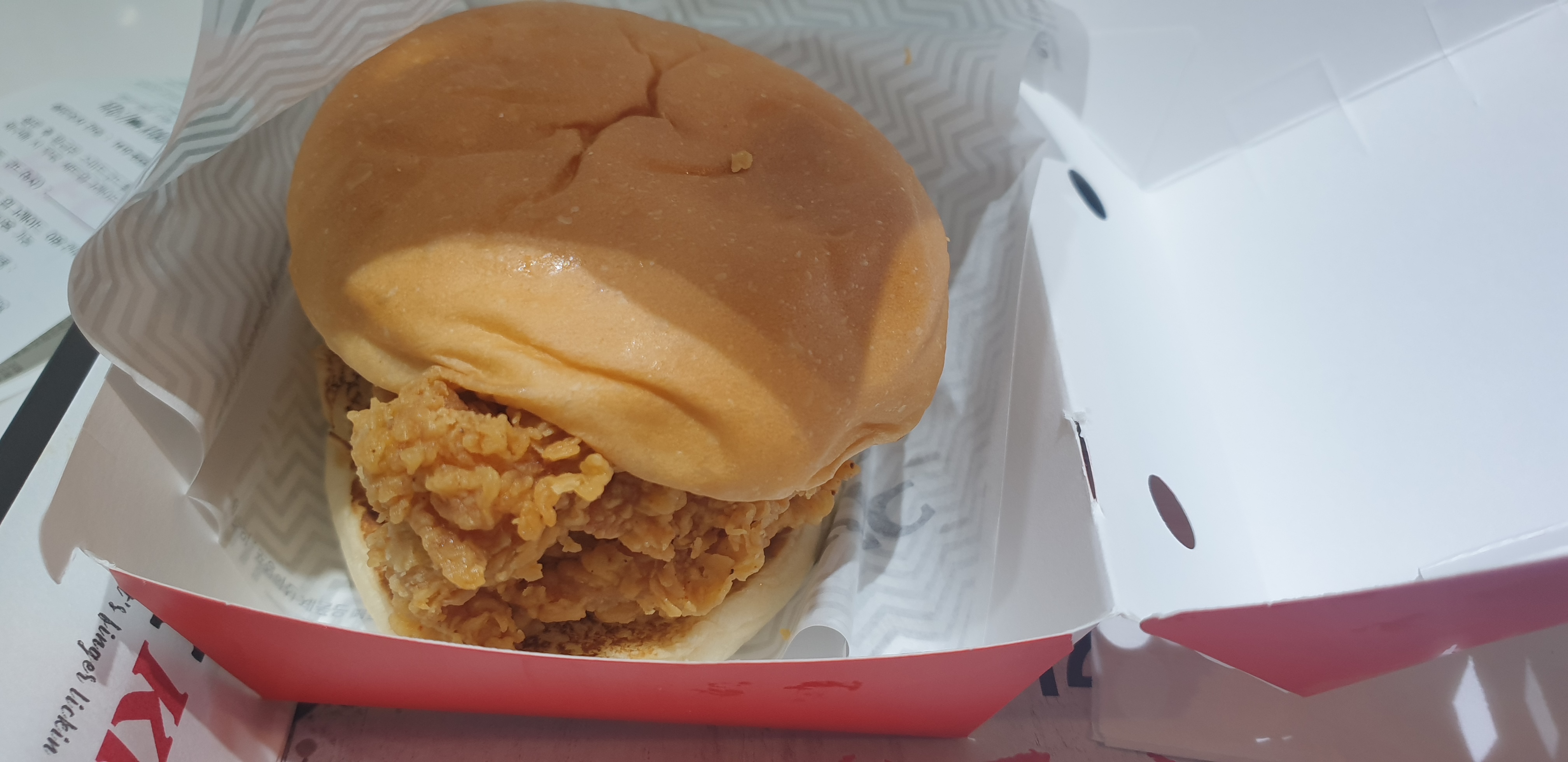  [가산디지털단지] KFC - 스콜쳐베이직박스(스콜쳐버거, 롱치즈스틱, 콜라, 블랙라벨치킨)