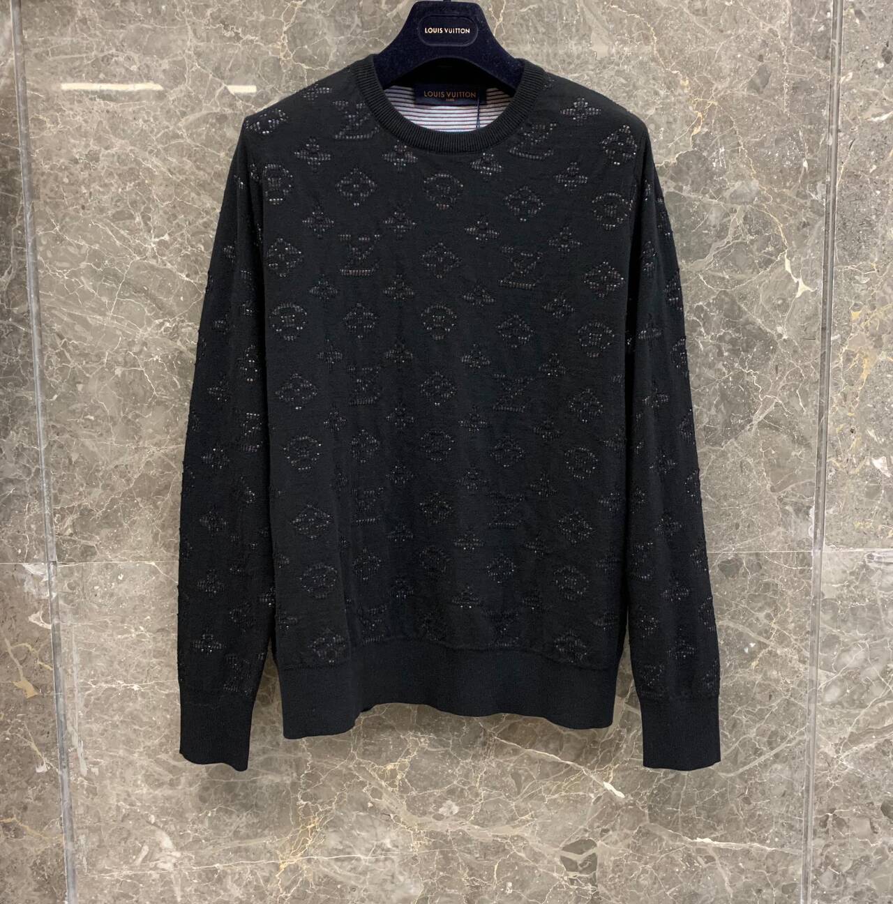  [LOUIS VUITTON] 루이비통 드롭 니들 모노그램 크루 넥 니트 스웨터 1A5V5F