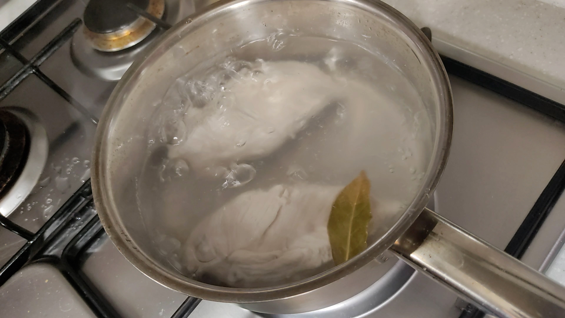 피쉬소스를 활용한 닭가슴살 샐러드 소스 닭가슴살 삶는 법 9