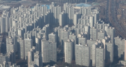  "집값 더 떨어진다는 정부 말 못믿어…" 두 달 만에 6억 껑충