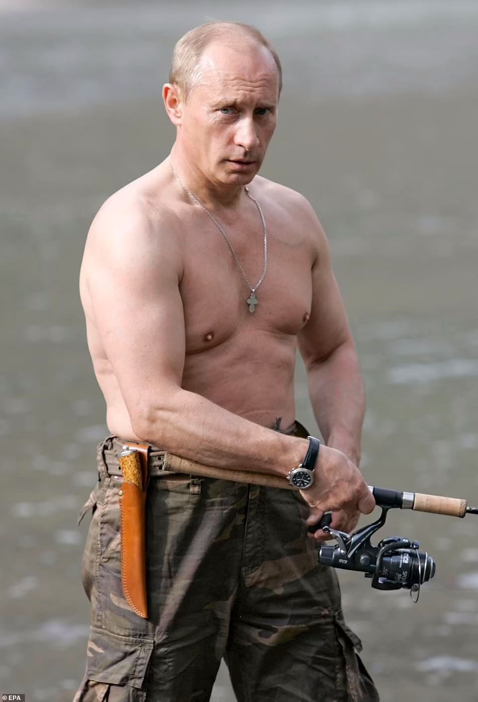 [독점] 푸틴, 스테로이드 치료로 인한 '스테로이드 분노' 앓고 있을 수도 VIDEO: 'Bloated' Putin may be suffering from steroid treatment for cancer, spies claim