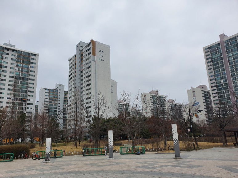 킨텍스역 주엽역, 마두역, 킨텍스 원시티 꿈에그린 아파트 1