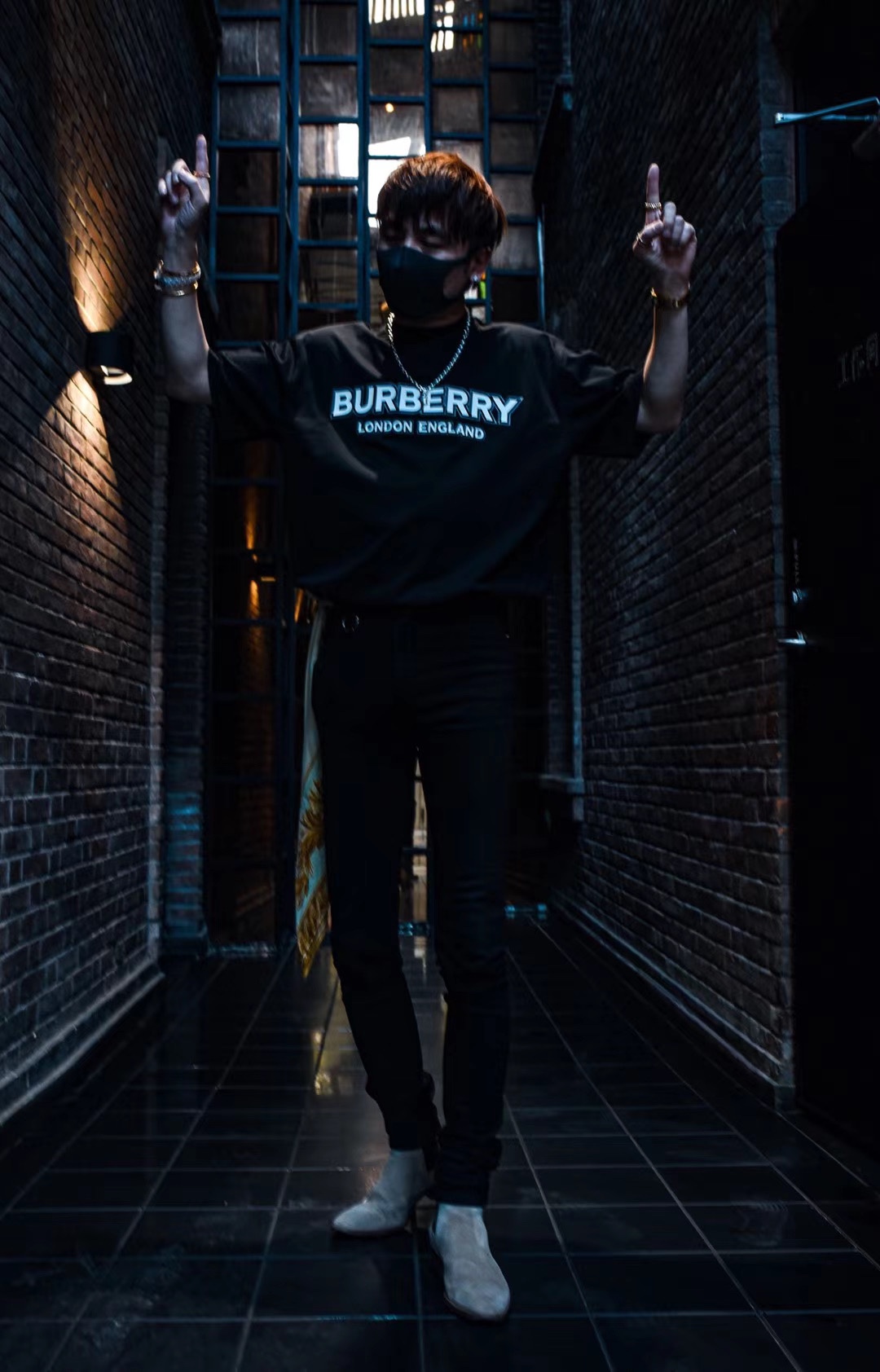  [BURBERRY] 버버리 엠보싱 로고 반팔 티셔츠
