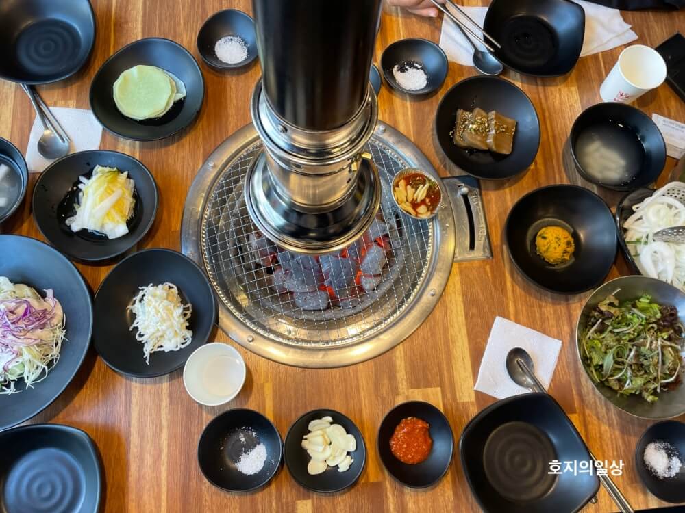 홍천 돼지갈비 맛집 풍년갈비 - 기본찬 세팅