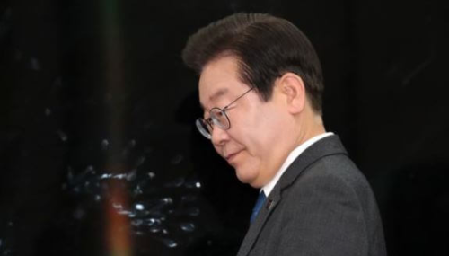 14일 국회에 출석하는 더불어민주당 이재명 대표