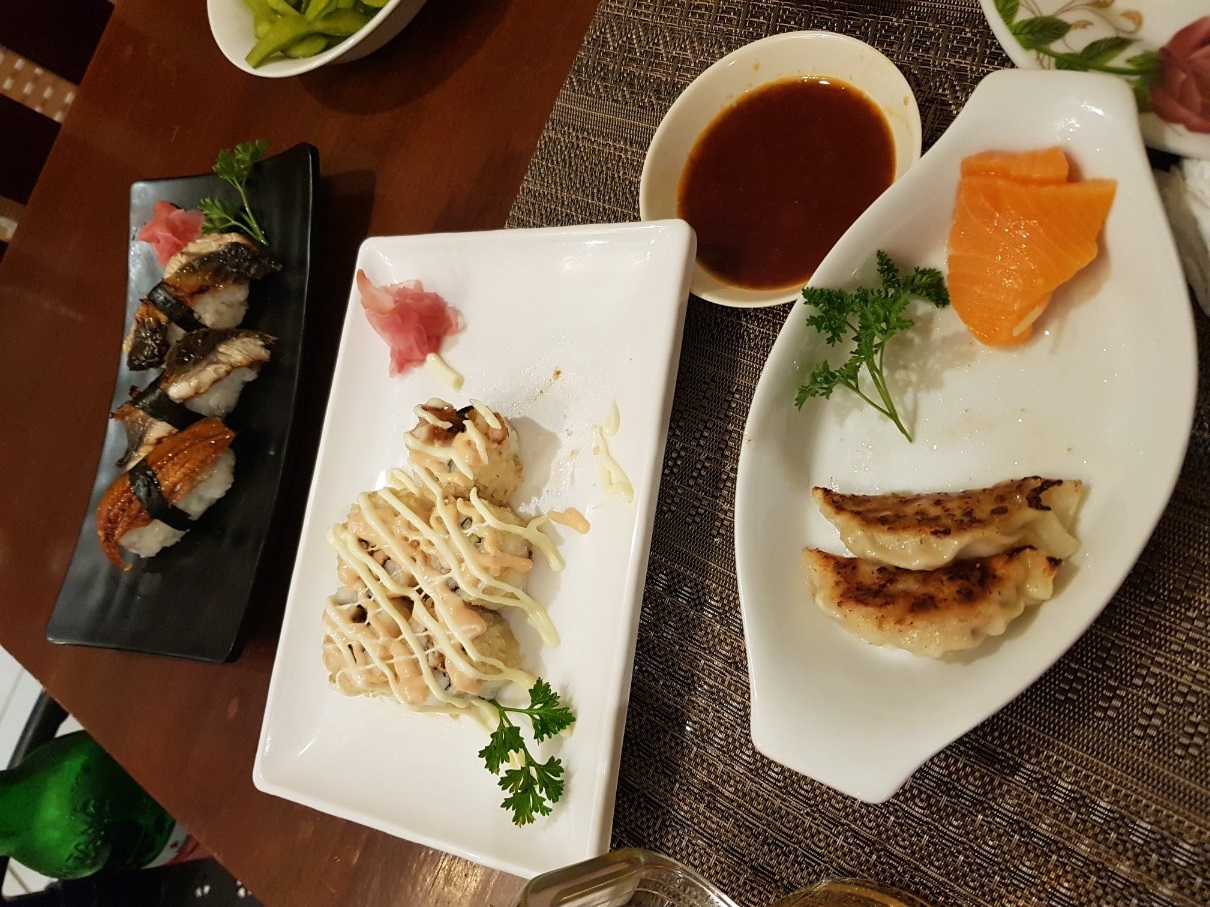 인도네시아 카라왕 일식 전문점 Mangetsu - 장어 초밥(Unagi Nigiri) & 치킨 데리야끼 롤(Chicken Teriyaki Roll)