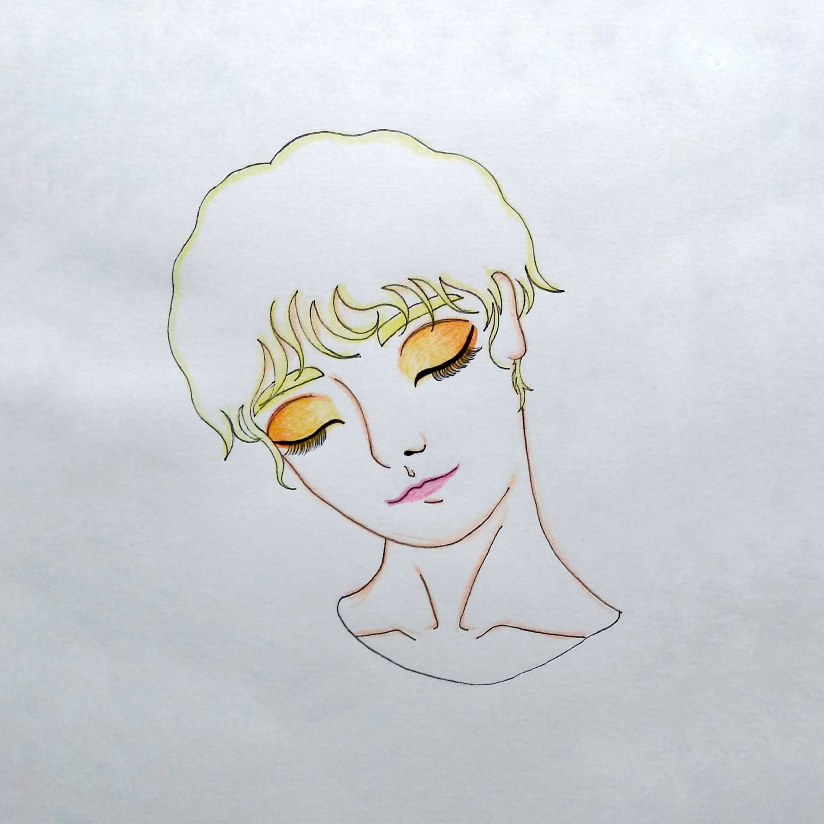  간단한 화장을 한 얼굴의 여성