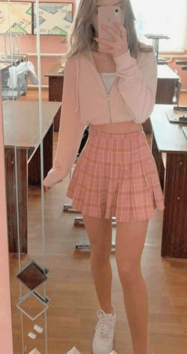 핑크 크롭 재킷 + 핑크 체크패턴 테니스스커트 코디