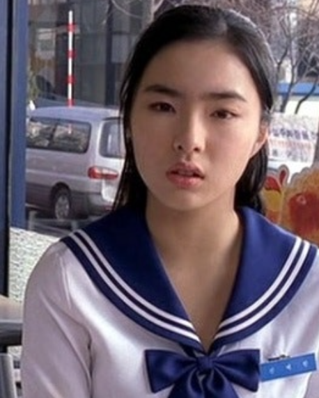 의외로 모르는 사람들이 많다는 여배우 신세경의 성형 전후 차이.. 8