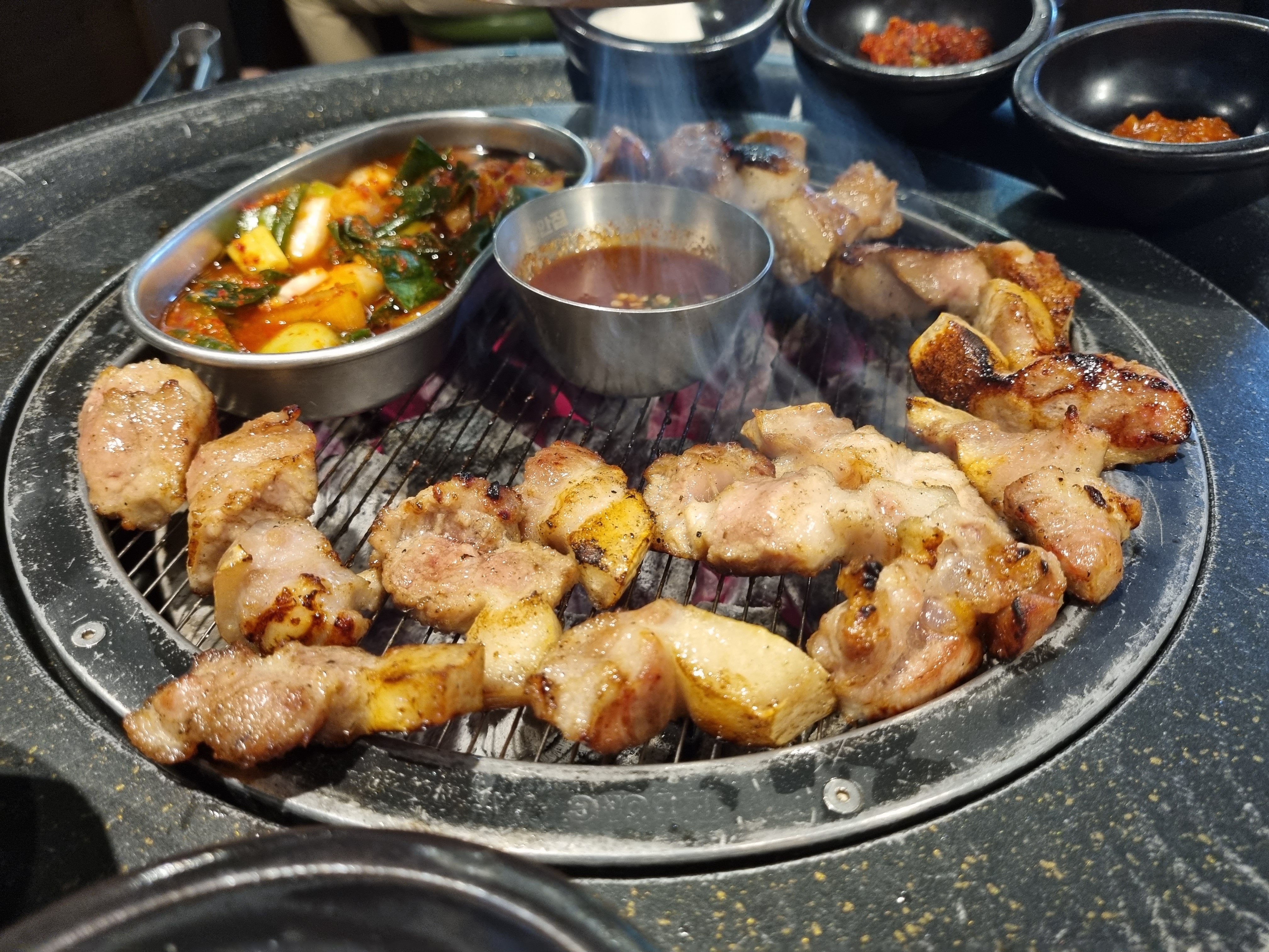  이수역 육즙한가득 가성비 맛집 '원조부안집' [메뉴, 사이드메뉴 후기]
