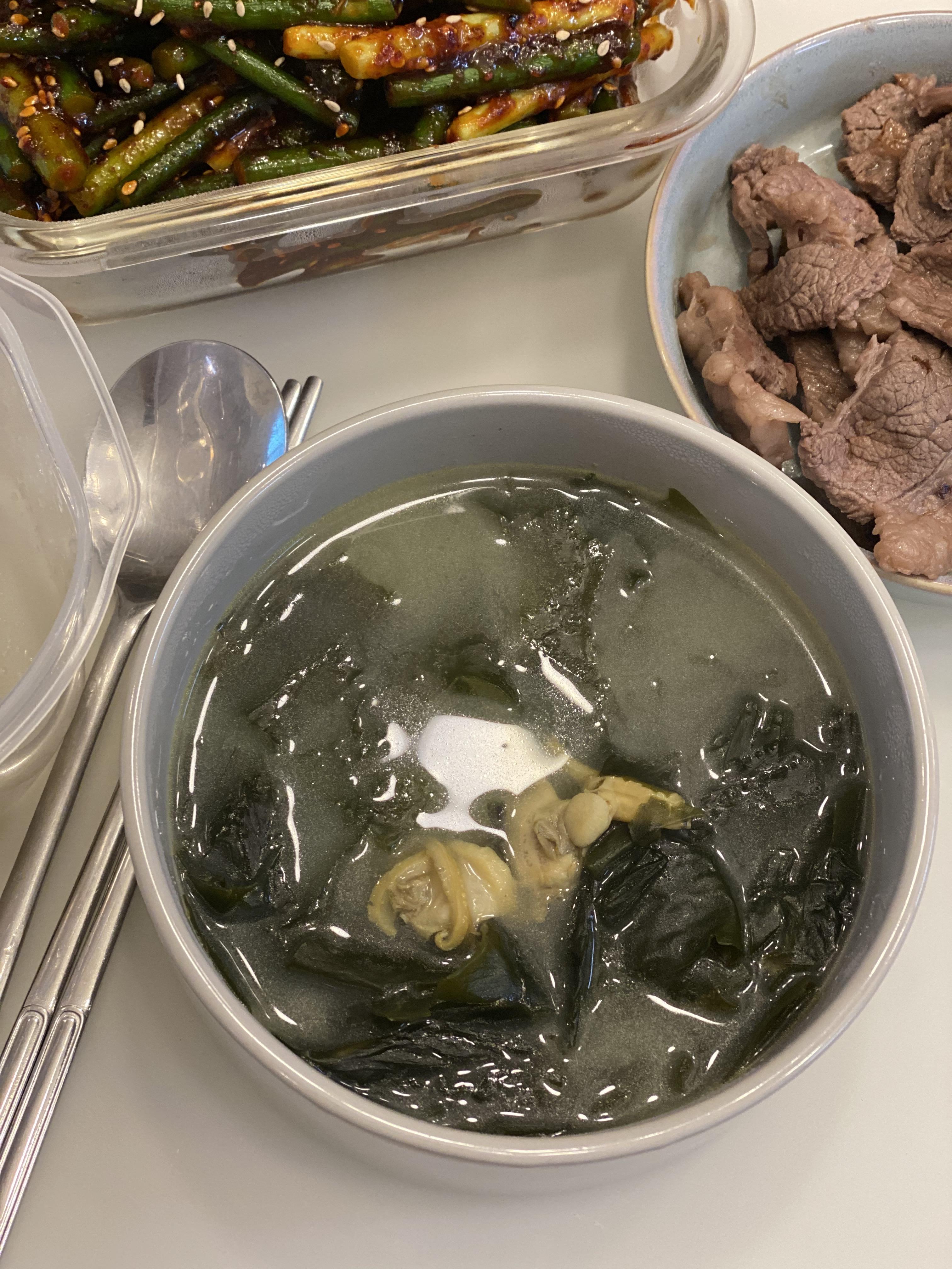 바지락 미역국