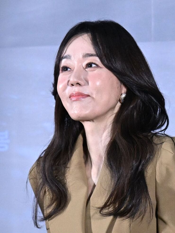 배우-김윤진