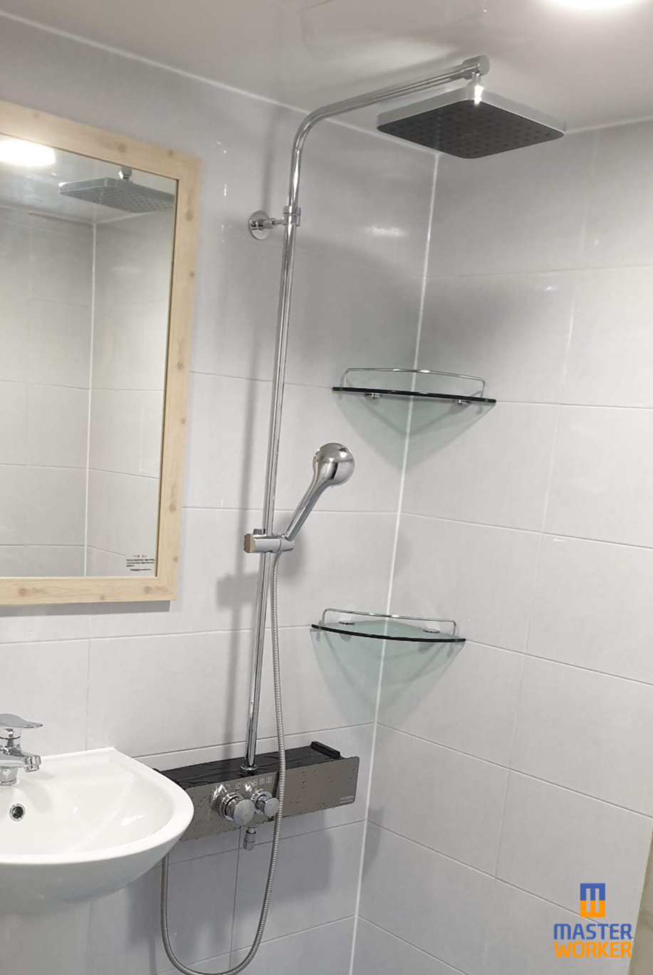 화장실에 설치되어있는 해바라기 샤워 수전의 모습