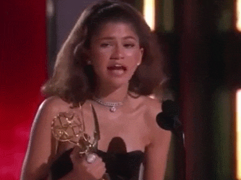 두 번 에미상 수상 최연소 흑인 여성 젠데이아 VIDEO: Zendaya Makes Emmy Awards History and Sets Two Records in One Night