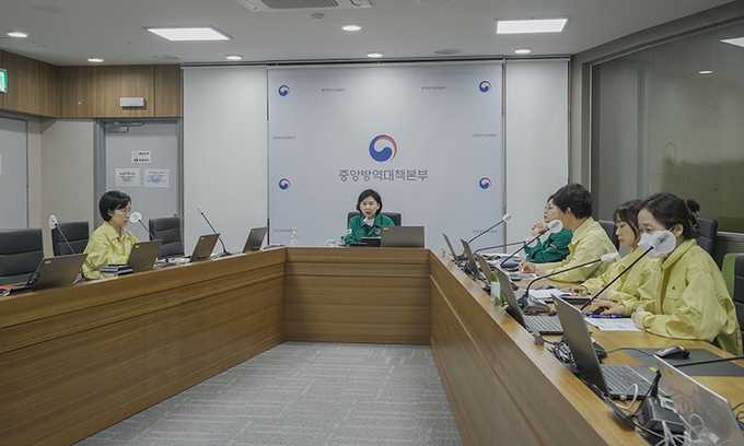  코로나도 독감처럼 ‘4급 감염병’으로…                                              코로나 검사비 최대 5만원 본인부담 8월 31일 부터