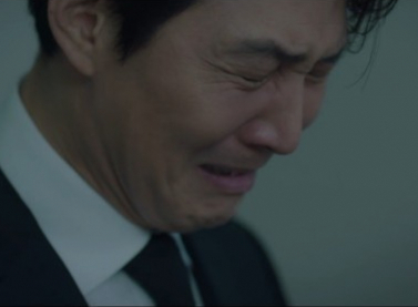 "80살 노인은 아들에게 3만 원이 필요하다고 했고.." 아들은 돈이 없다며 아버지의 말을 냉담하게 뿌리칩니다.아들은 뒤늦게야 아버지 마음을 알게 되고 그저 눈물만 흘리고 말았습니다.