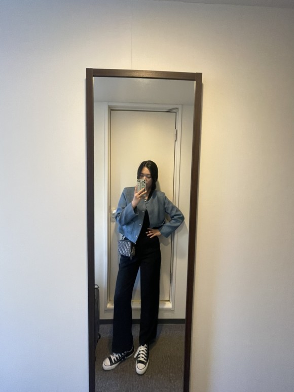 Mirror selfie
거울 셀카