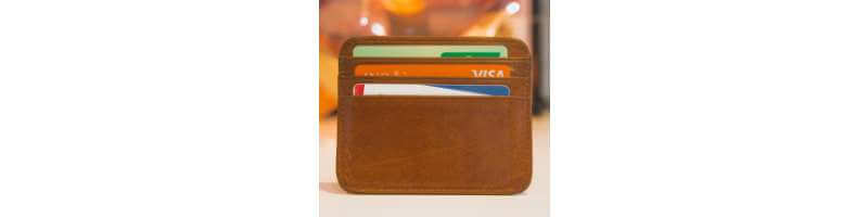 신용카드-지갑-꽂혀-있는-모습
