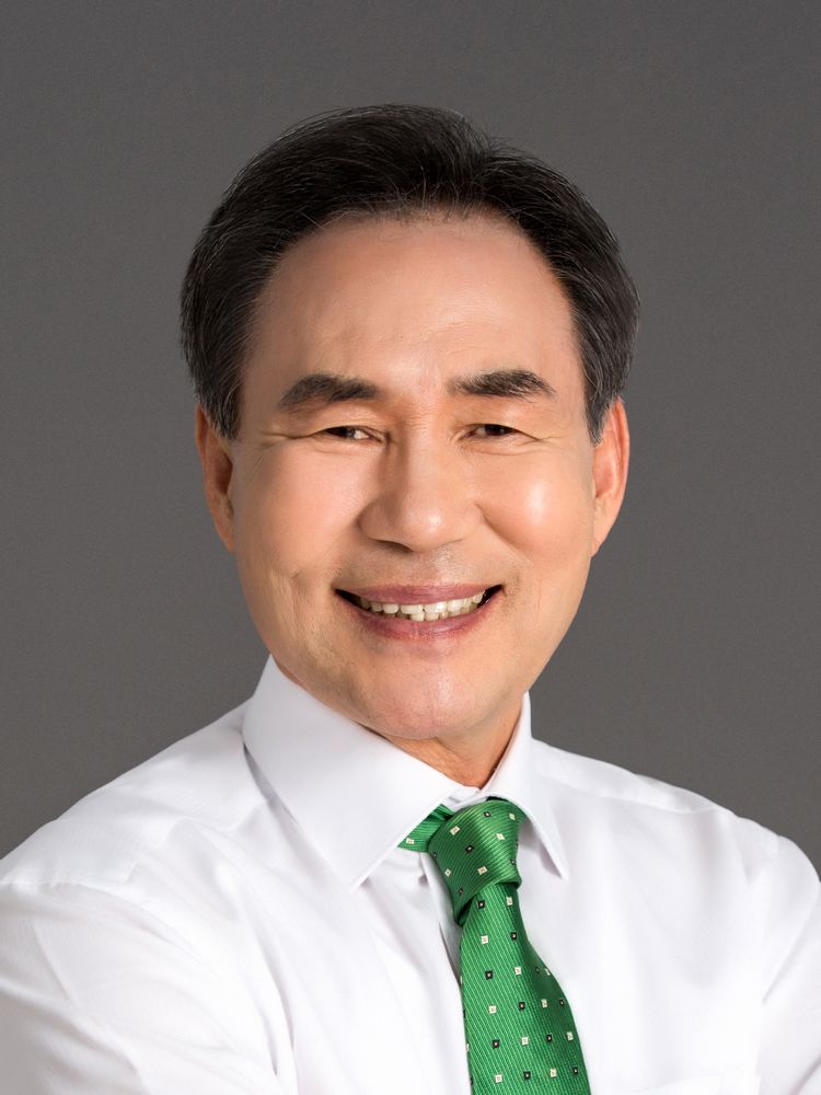  공천 탈락 이기원 전 계룡시장, 제주서 숨진 채 발견 제주에서 한달살이를 하기 위해 최근 가족들과 함께 입도 불법 정치자금을 받아 벌금형을 받은 사실을 밝히지 않아