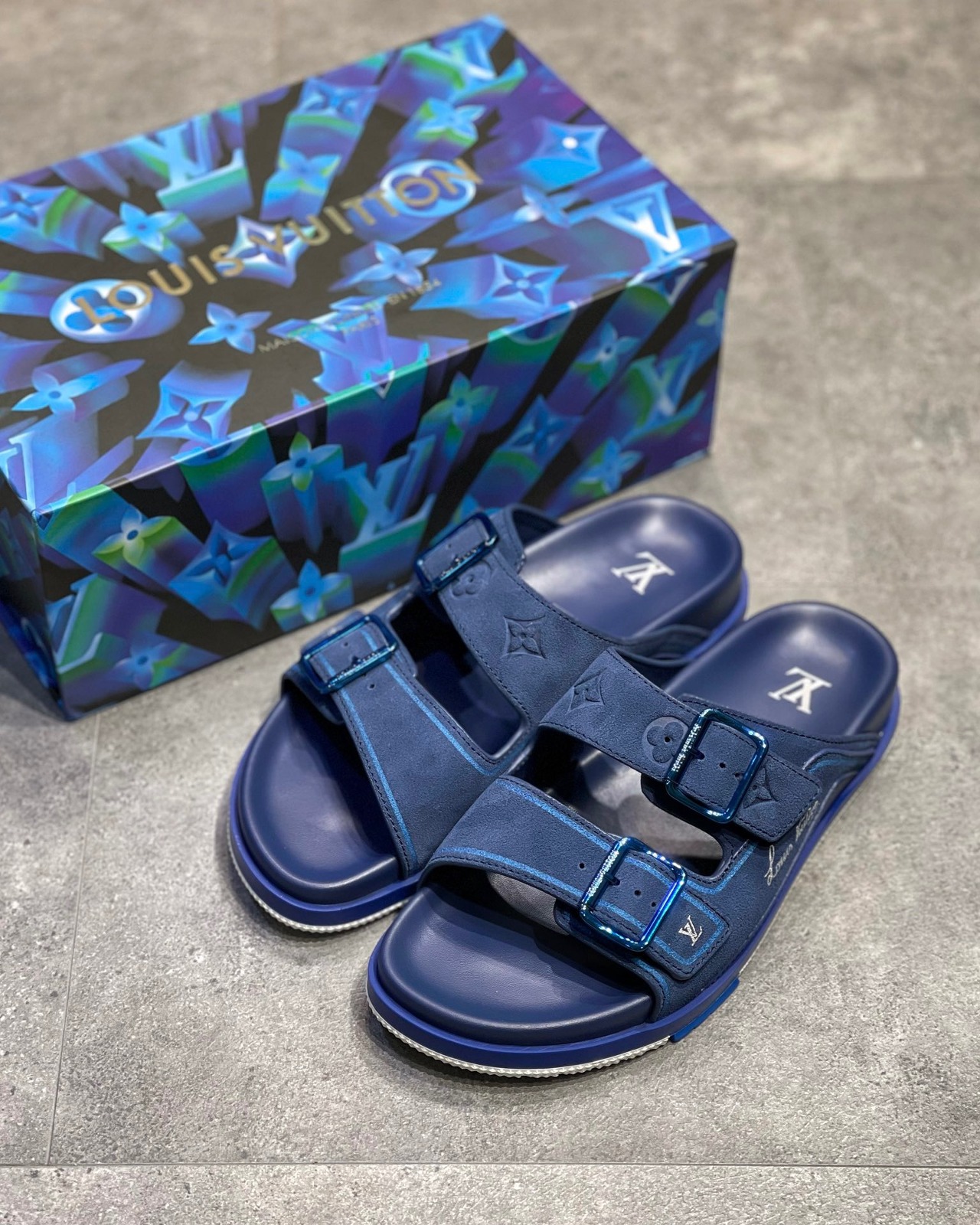 [LOUIS VUITTON] 루이비통 트레이너 뮬 샌들 1A8SKX