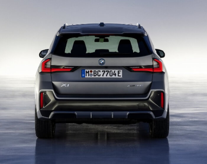 BMW_X1_쉐도우_라인_모델의_뒷모습