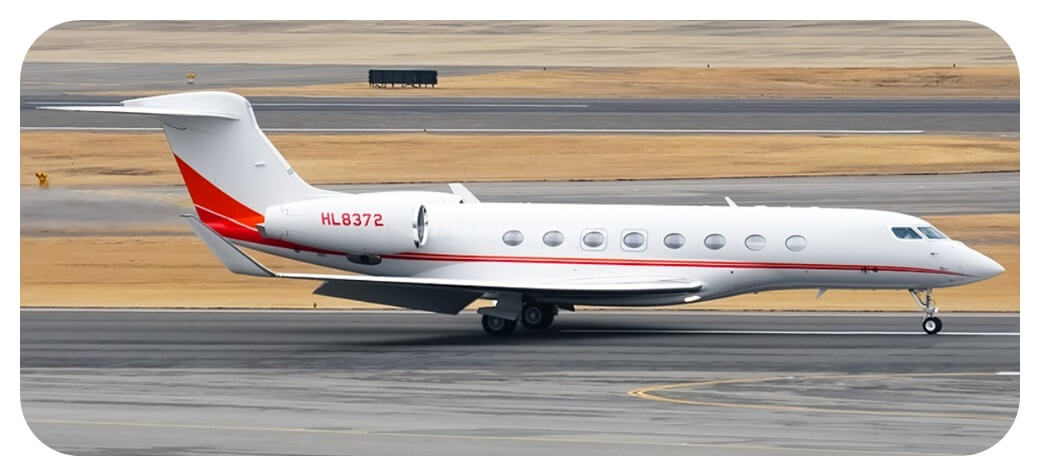 SK텔레콤의 VIP 전용기 G650이 공항에 착륙해있는 모습
