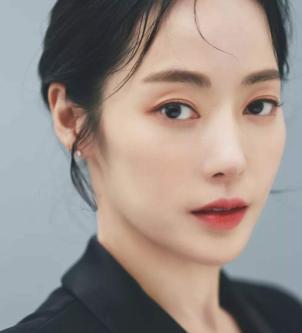 윤아정 