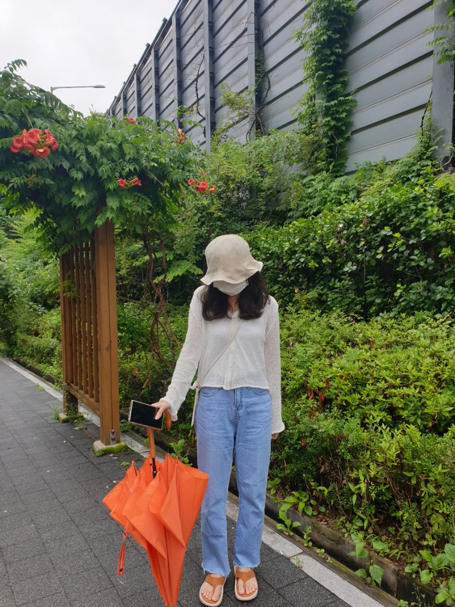 19도 21도 서울 가디건 내츄럴룩 비오는날 청바지 코디 20210618 20대 여성 데일리룩 기온별 복장 (오늘 날씨복 차림) 여름 5