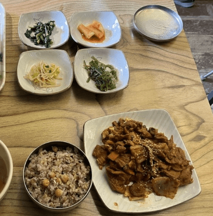 백반기행 우리콩 청국장찌개 돼지수육 백반 대학로 맛집