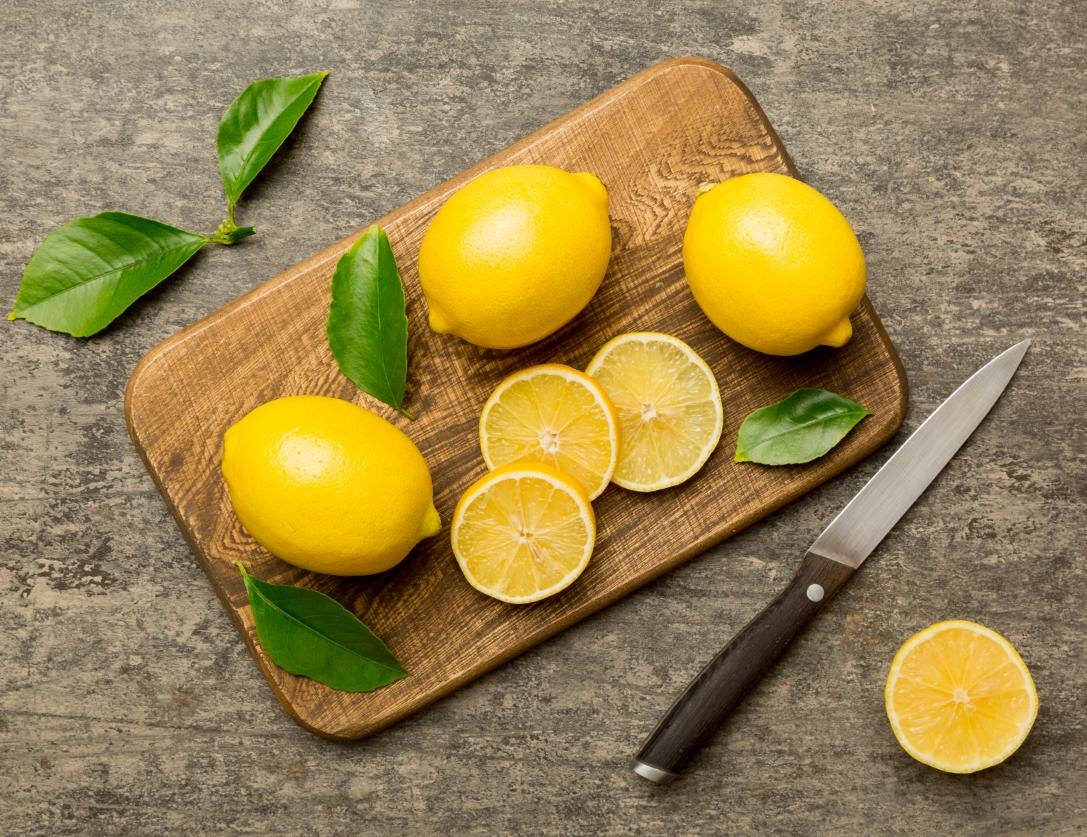 도마위의 레몬 슬라이스 이미지