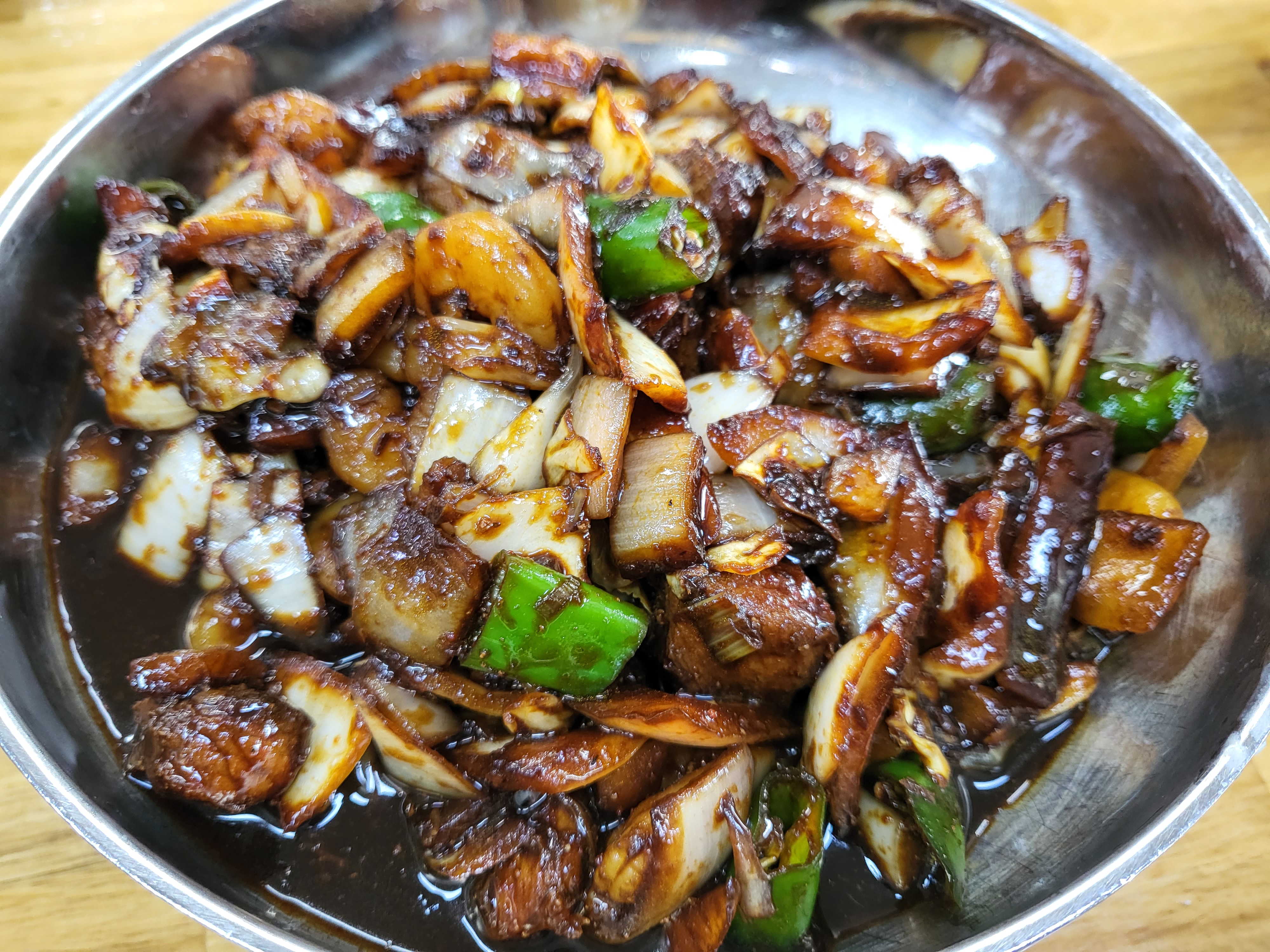 군산 대표 중국음식점인 지린성 고추짜장이다. 알싸한게 정말 감칠맛나는 짜장면이다